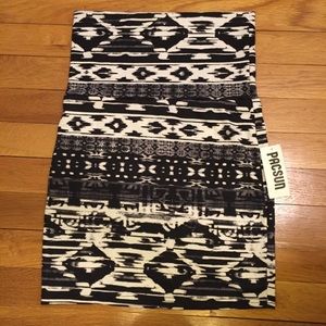 Nollie PacSun White & Black Tribal Body Con Skirt
